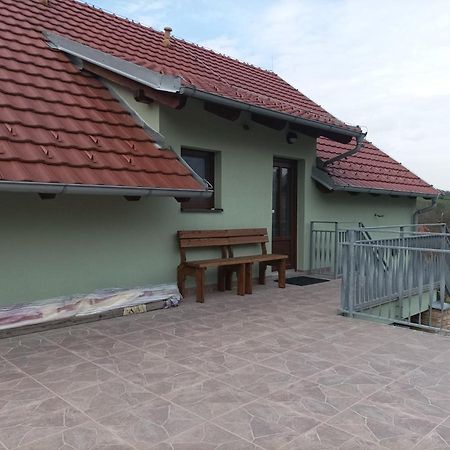 Rodinne Vinarstvi Guldanovi Divaky Exterior photo